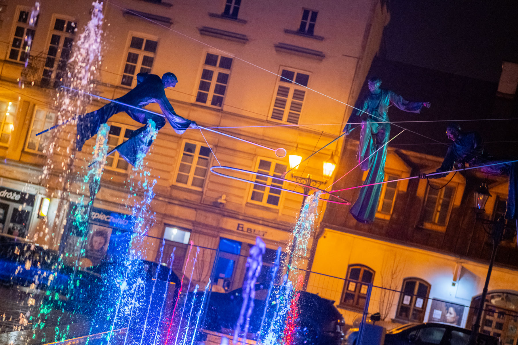 Rzeźby Balansujące na Starym Rynku w Częstochowie